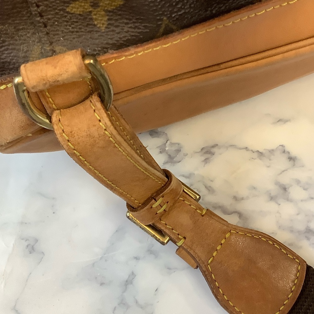 GUC Louis Vuitton Montsouris GM Backpack - Picture 9 of 15